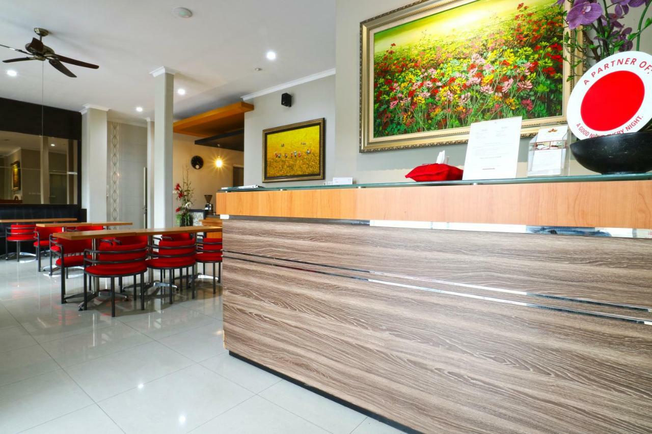 Chiaro Hotel Syariah Сидоарджо Экстерьер фото