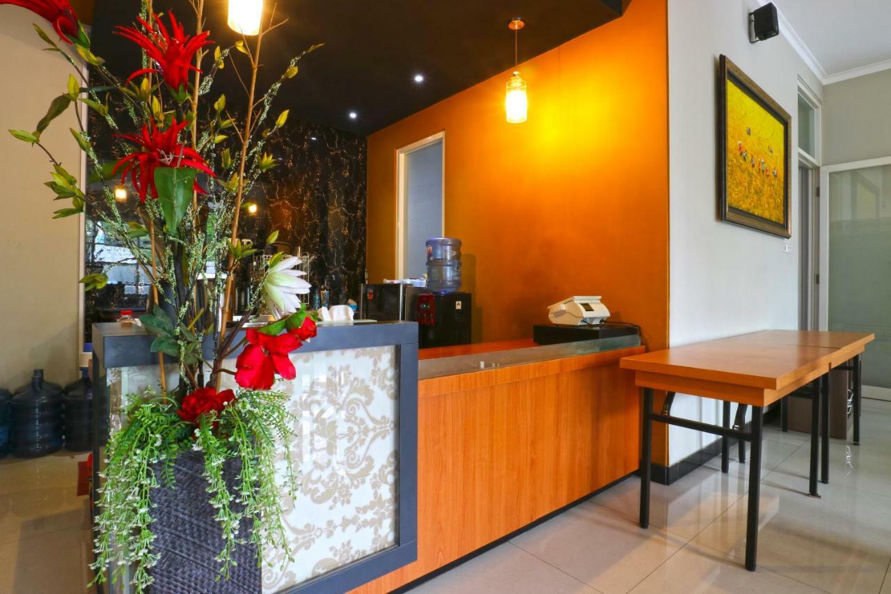 Chiaro Hotel Syariah Сидоарджо Экстерьер фото