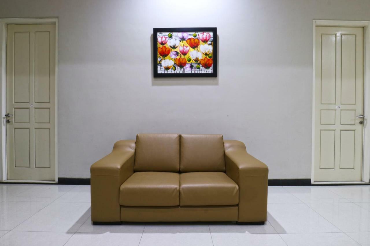 Chiaro Hotel Syariah Сидоарджо Экстерьер фото