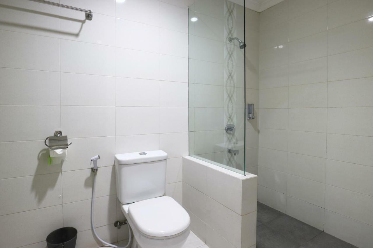 Chiaro Hotel Syariah Сидоарджо Экстерьер фото